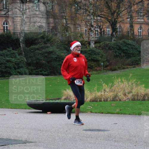 08.12.2024 - St. Pauli X-Mass-Run No. 14 Strokosch-Dieckow http://msf.ph/oto/7504895 08.12.2024 09:38:47 Laufen 1754 meine-sportfotos.de