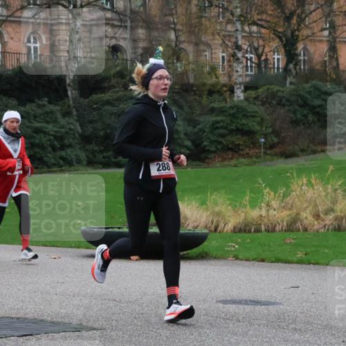 08.12.2024 - St. Pauli X-Mass-Run No. 14 Strokosch-Dieckow http://msf.ph/oto/7504905 08.12.2024 09:38:49 Laufen 1291, 57, 288 meine-sportfotos.de