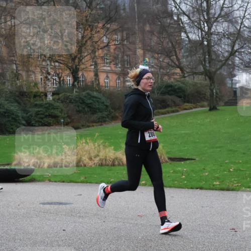 08.12.2024 - St. Pauli X-Mass-Run No. 14 Strokosch-Dieckow http://msf.ph/oto/7504910 08.12.2024 09:38:50 Laufen 1291, 57, 288 meine-sportfotos.de