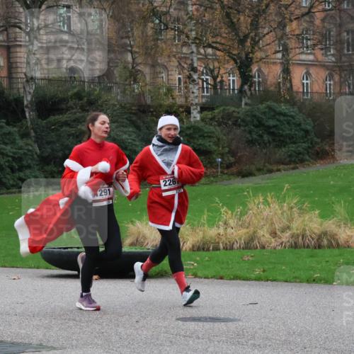 08.12.2024 - St. Pauli X-Mass-Run No. 14 Strokosch-Dieckow http://msf.ph/oto/7504912 08.12.2024 09:38:50 Laufen 291, 1291, 226, 2261 meine-sportfotos.de