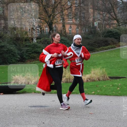 08.12.2024 - St. Pauli X-Mass-Run No. 14 Strokosch-Dieckow http://msf.ph/oto/7504918 08.12.2024 09:38:51 Laufen 1291, 1291, 2267 meine-sportfotos.de