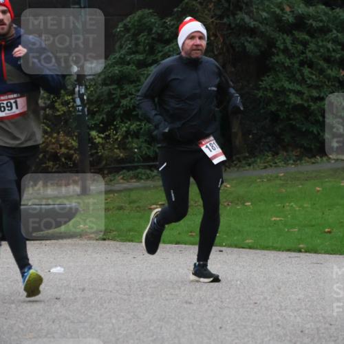 08.12.2024 - St. Pauli X-Mass-Run No. 14 Strokosch-Dieckow http://msf.ph/oto/7504929 08.12.2024 09:38:53 Laufen 691, 181 meine-sportfotos.de