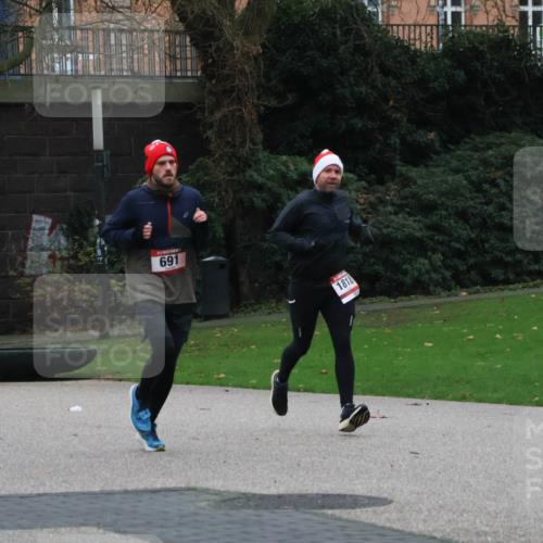 08.12.2024 - St. Pauli X-Mass-Run No. 14 Strokosch-Dieckow http://msf.ph/oto/7504932 08.12.2024 09:38:54 Laufen 691, 1818 meine-sportfotos.de