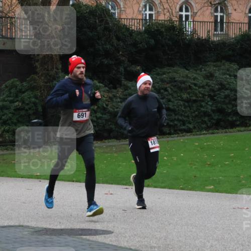 08.12.2024 - St. Pauli X-Mass-Run No. 14 Strokosch-Dieckow http://msf.ph/oto/7504936 08.12.2024 09:38:54 Laufen 691 meine-sportfotos.de