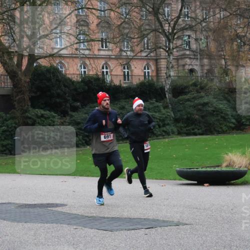 08.12.2024 - St. Pauli X-Mass-Run No. 14 Strokosch-Dieckow http://msf.ph/oto/7504939 08.12.2024 09:38:55 Laufen 691, 181 meine-sportfotos.de