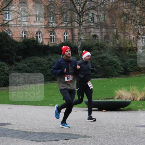 08.12.2024 - St. Pauli X-Mass-Run No. 14 Strokosch-Dieckow http://msf.ph/oto/7504942 08.12.2024 09:38:55 Laufen 691, 181 meine-sportfotos.de