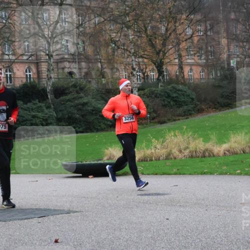 08.12.2024 - St. Pauli X-Mass-Run No. 14 Strokosch-Dieckow http://msf.ph/oto/7504958 08.12.2024 09:39:01 Laufen 5, 1075, 3256 meine-sportfotos.de