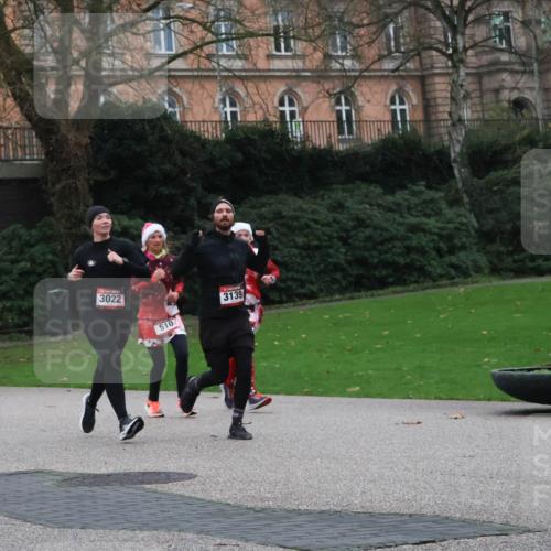 08.12.2024 - St. Pauli X-Mass-Run No. 14 Strokosch-Dieckow http://msf.ph/oto/7504977 08.12.2024 09:39:08 Laufen 3022, 3139, 510 meine-sportfotos.de