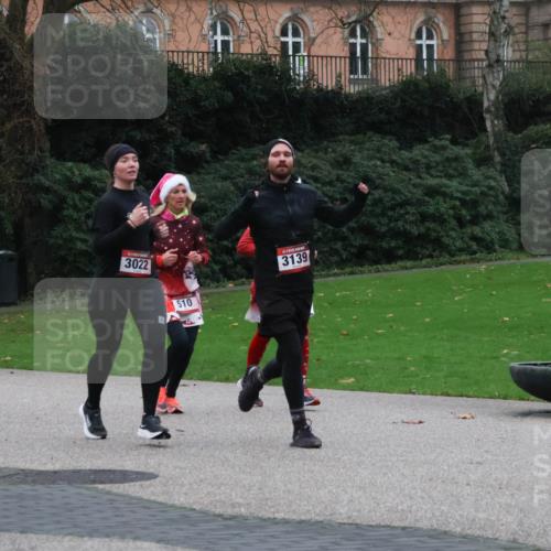 08.12.2024 - St. Pauli X-Mass-Run No. 14 Strokosch-Dieckow http://msf.ph/oto/7504981 08.12.2024 09:39:08 Laufen 3022, 510, 3139 meine-sportfotos.de