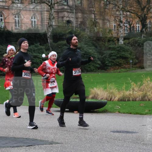 08.12.2024 - St. Pauli X-Mass-Run No. 14 Strokosch-Dieckow http://msf.ph/oto/7504993 08.12.2024 09:39:09 Laufen 3022, 410, 3139 meine-sportfotos.de