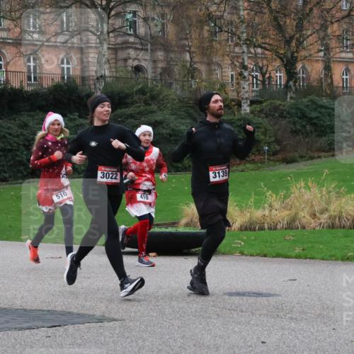 08.12.2024 - St. Pauli X-Mass-Run No. 14 Strokosch-Dieckow http://msf.ph/oto/7504995 08.12.2024 09:39:09 Laufen 3022, 510, 410, 3139 meine-sportfotos.de