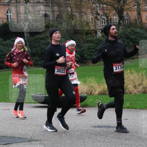 08.12.2024 - St. Pauli X-Mass-Run No. 14 Strokosch-Dieckow http://msf.ph/oto/7504997 08.12.2024 09:39:09 Laufen 10, 3022, 410, 3139 meine-sportfotos.de