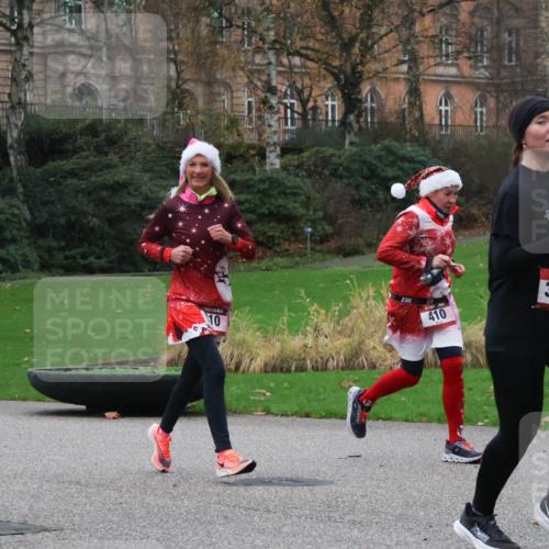 08.12.2024 - St. Pauli X-Mass-Run No. 14 Strokosch-Dieckow http://msf.ph/oto/7505006 08.12.2024 09:39:10 Laufen 10, 410, 3022 meine-sportfotos.de