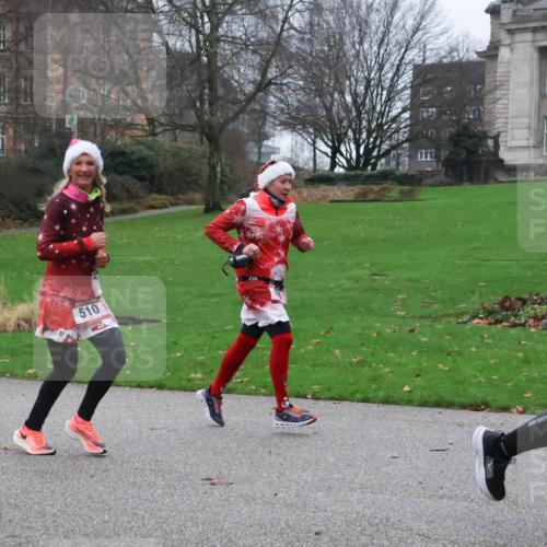 08.12.2024 - St. Pauli X-Mass-Run No. 14 Strokosch-Dieckow http://msf.ph/oto/7505013 08.12.2024 09:39:11 Laufen 510, 30 meine-sportfotos.de