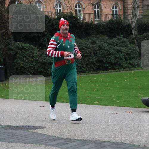 08.12.2024 - St. Pauli X-Mass-Run No. 14 Strokosch-Dieckow http://msf.ph/oto/7505023 08.12.2024 09:39:12 Laufen  meine-sportfotos.de