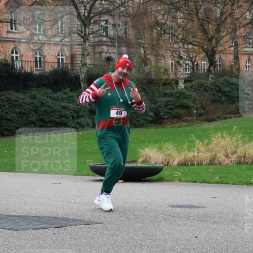 08.12.2024 - St. Pauli X-Mass-Run No. 14 Strokosch-Dieckow http://msf.ph/oto/7505034 08.12.2024 09:39:13 Laufen 49 meine-sportfotos.de