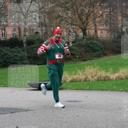 08.12.2024 - St. Pauli X-Mass-Run No. 14 Strokosch-Dieckow http://msf.ph/oto/7505036 08.12.2024 09:39:14 Laufen 49 meine-sportfotos.de