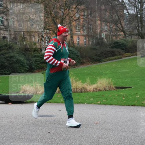 08.12.2024 - St. Pauli X-Mass-Run No. 14 Strokosch-Dieckow http://msf.ph/oto/7505038 08.12.2024 09:39:14 Laufen 49 meine-sportfotos.de