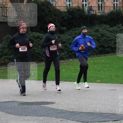 08.12.2024 - St. Pauli X-Mass-Run No. 14 Strokosch-Dieckow http://msf.ph/oto/7505052 08.12.2024 09:39:18 Laufen 1202, 488, 1850 meine-sportfotos.de