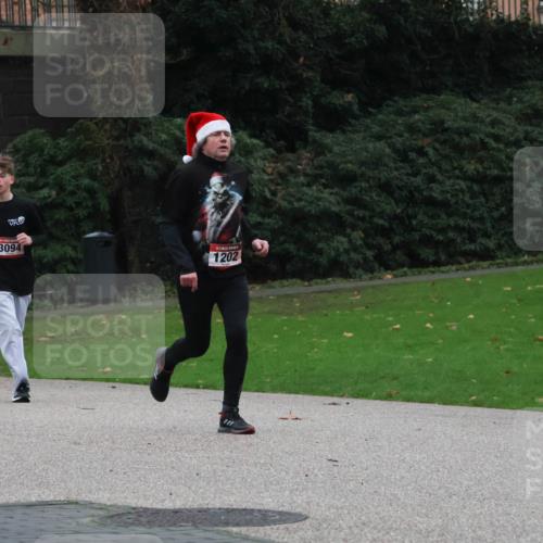 08.12.2024 - St. Pauli X-Mass-Run No. 14 Strokosch-Dieckow http://msf.ph/oto/7505073 08.12.2024 09:39:20 Laufen 3094, 1202 meine-sportfotos.de