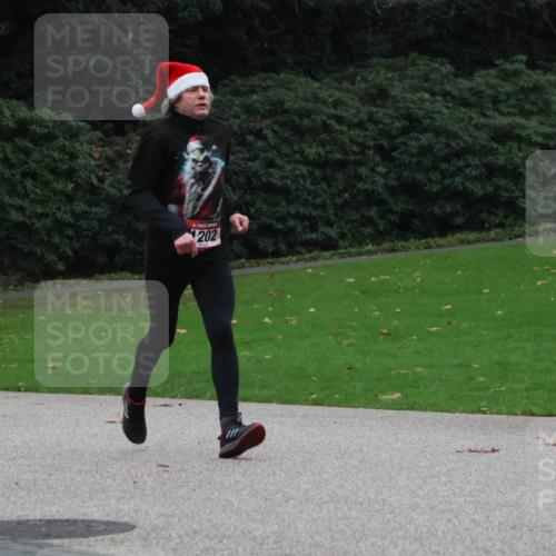 08.12.2024 - St. Pauli X-Mass-Run No. 14 Strokosch-Dieckow http://msf.ph/oto/7505081 08.12.2024 09:39:21 Laufen 3094, 202 meine-sportfotos.de