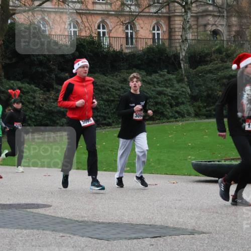 08.12.2024 - St. Pauli X-Mass-Run No. 14 Strokosch-Dieckow http://msf.ph/oto/7505099 08.12.2024 09:39:23 Laufen 2428, 8, 11, 2478, 3095, 3094, 1202 meine-sportfotos.de
