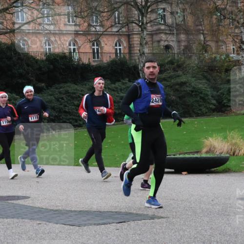 08.12.2024 - St. Pauli X-Mass-Run No. 14 Strokosch-Dieckow http://msf.ph/oto/7505119 08.12.2024 09:39:25 Laufen 1105, 1119, 24, 2428 meine-sportfotos.de