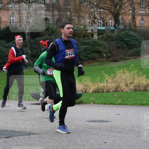 08.12.2024 - St. Pauli X-Mass-Run No. 14 Strokosch-Dieckow http://msf.ph/oto/7505121 08.12.2024 09:39:25 Laufen 1119, 11, 2428 meine-sportfotos.de