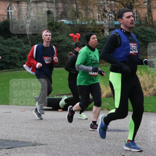 08.12.2024 - St. Pauli X-Mass-Run No. 14 Strokosch-Dieckow http://msf.ph/oto/7505124 08.12.2024 09:39:26 Laufen 105, 1119, 2480 meine-sportfotos.de