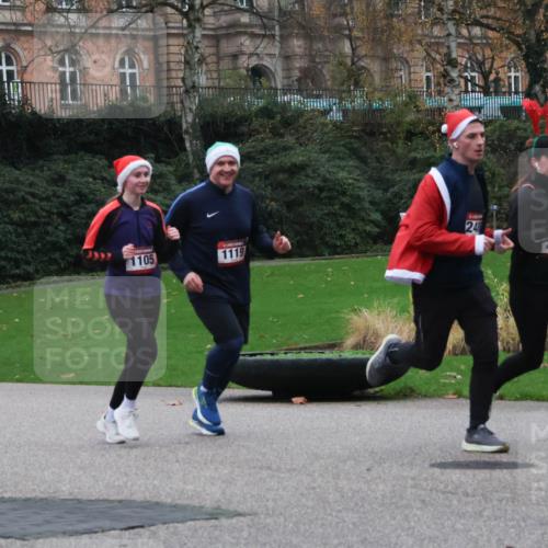 08.12.2024 - St. Pauli X-Mass-Run No. 14 Strokosch-Dieckow http://msf.ph/oto/7505129 08.12.2024 09:39:26 Laufen 1105, 1119, 24, 247 meine-sportfotos.de