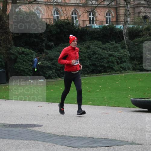 08.12.2024 - St. Pauli X-Mass-Run No. 14 Strokosch-Dieckow http://msf.ph/oto/7505144 08.12.2024 09:39:30 Laufen 55 meine-sportfotos.de