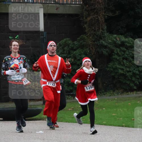 08.12.2024 - St. Pauli X-Mass-Run No. 14 Strokosch-Dieckow http://msf.ph/oto/7505153 08.12.2024 09:39:31 Laufen 52, 186, 2722, 1397 meine-sportfotos.de