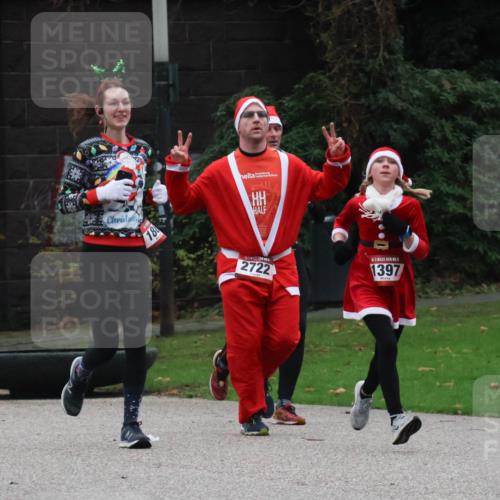 08.12.2024 - St. Pauli X-Mass-Run No. 14 Strokosch-Dieckow http://msf.ph/oto/7505156 08.12.2024 09:39:31 Laufen 2762, 2722, 1397 meine-sportfotos.de