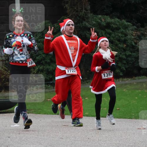 08.12.2024 - St. Pauli X-Mass-Run No. 14 Strokosch-Dieckow http://msf.ph/oto/7505159 08.12.2024 09:39:32 Laufen 186, 2722, 1397 meine-sportfotos.de