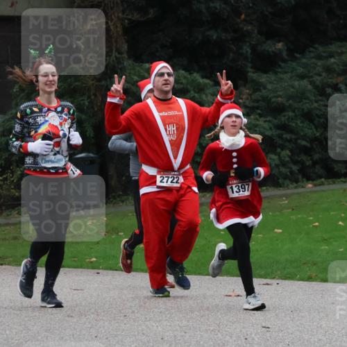 08.12.2024 - St. Pauli X-Mass-Run No. 14 Strokosch-Dieckow http://msf.ph/oto/7505163 08.12.2024 09:39:32 Laufen 2722, 1397 meine-sportfotos.de