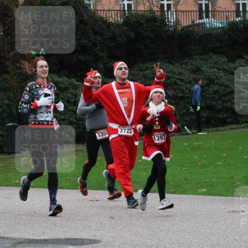08.12.2024 - St. Pauli X-Mass-Run No. 14 Strokosch-Dieckow http://msf.ph/oto/7505168 08.12.2024 09:39:33 Laufen 2762, 1396, 2722, 1397 meine-sportfotos.de