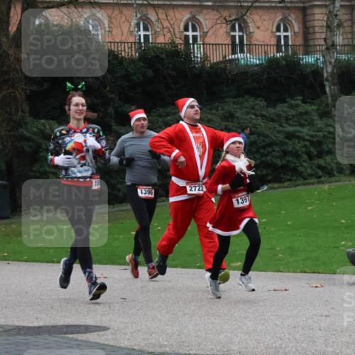 08.12.2024 - St. Pauli X-Mass-Run No. 14 Strokosch-Dieckow http://msf.ph/oto/7505171 08.12.2024 09:39:33 Laufen 0, 2762, 1396, 2722, 1397 meine-sportfotos.de