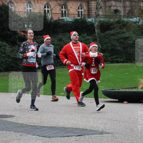 08.12.2024 - St. Pauli X-Mass-Run No. 14 Strokosch-Dieckow http://msf.ph/oto/7505173 08.12.2024 09:39:34 Laufen 2762, 1396, 2722, 1397 meine-sportfotos.de