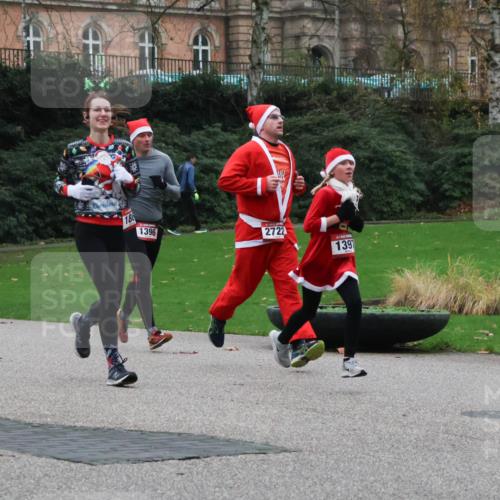 08.12.2024 - St. Pauli X-Mass-Run No. 14 Strokosch-Dieckow http://msf.ph/oto/7505175 08.12.2024 09:39:34 Laufen 2762, 18, 1396, 2722, 1397 meine-sportfotos.de
