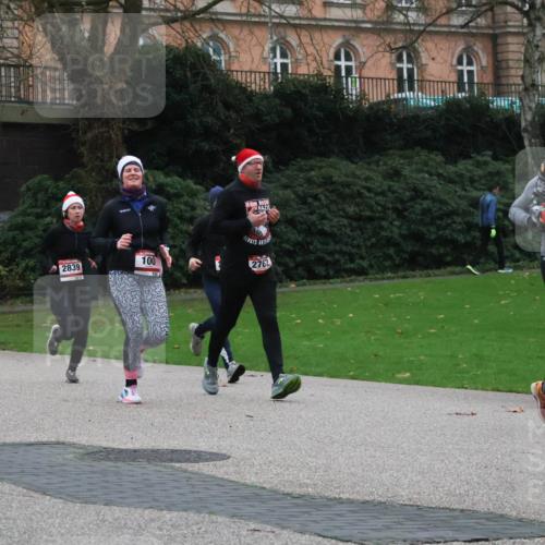 08.12.2024 - St. Pauli X-Mass-Run No. 14 Strokosch-Dieckow http://msf.ph/oto/7505180 08.12.2024 09:39:35 Laufen 1852, 2839, 100, 2762, 186 meine-sportfotos.de