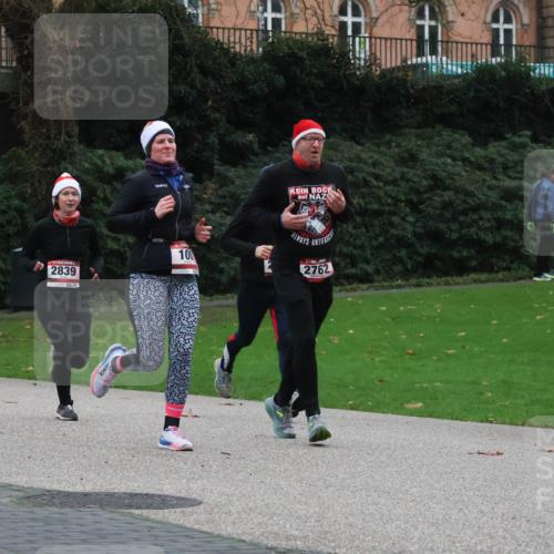 08.12.2024 - St. Pauli X-Mass-Run No. 14 Strokosch-Dieckow http://msf.ph/oto/7505182 08.12.2024 09:39:35 Laufen 2839, 2839, 100, 2762 meine-sportfotos.de