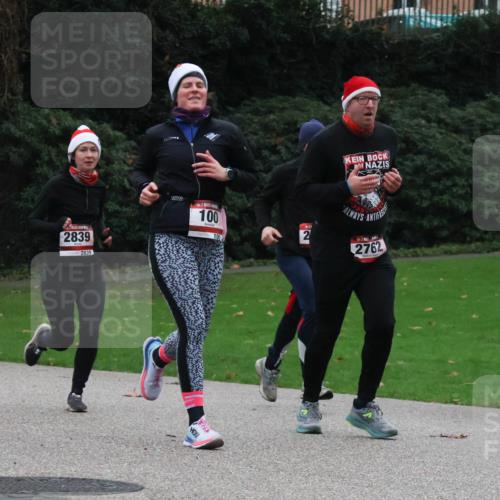 08.12.2024 - St. Pauli X-Mass-Run No. 14 Strokosch-Dieckow http://msf.ph/oto/7505186 08.12.2024 09:39:35 Laufen 2839, 2839, 100, 2, 2762 meine-sportfotos.de