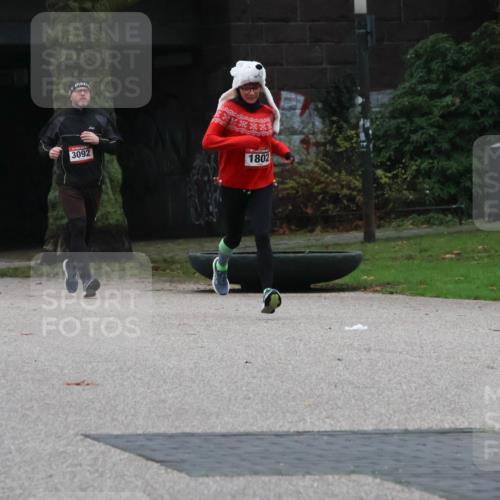 08.12.2024 - St. Pauli X-Mass-Run No. 14 Strokosch-Dieckow http://msf.ph/oto/7505257 08.12.2024 09:39:47 Laufen 3092, 1802 meine-sportfotos.de