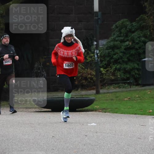 08.12.2024 - St. Pauli X-Mass-Run No. 14 Strokosch-Dieckow http://msf.ph/oto/7505260 08.12.2024 09:39:48 Laufen 3092, 1802 meine-sportfotos.de