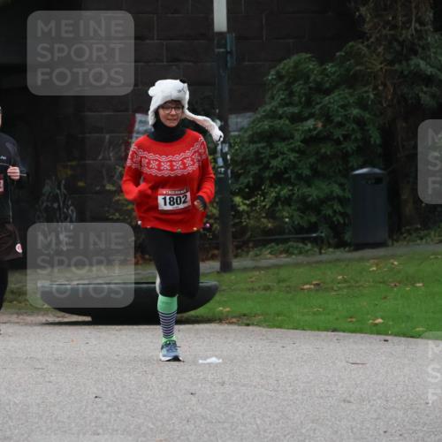 08.12.2024 - St. Pauli X-Mass-Run No. 14 Strokosch-Dieckow http://msf.ph/oto/7505262 08.12.2024 09:39:48 Laufen 3092, 1802 meine-sportfotos.de