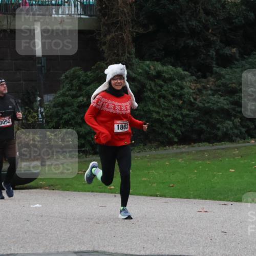 08.12.2024 - St. Pauli X-Mass-Run No. 14 Strokosch-Dieckow http://msf.ph/oto/7505267 08.12.2024 09:39:49 Laufen 3092, 1802 meine-sportfotos.de