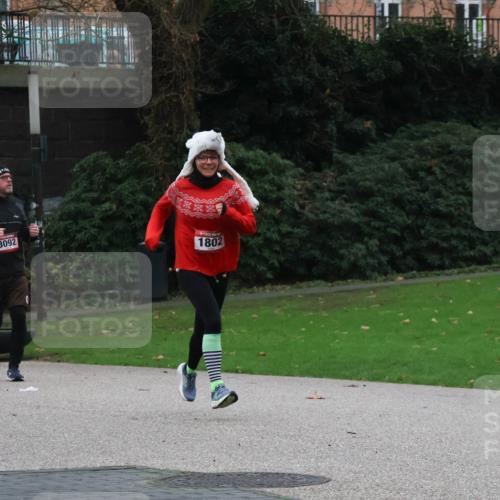 08.12.2024 - St. Pauli X-Mass-Run No. 14 Strokosch-Dieckow http://msf.ph/oto/7505269 08.12.2024 09:39:49 Laufen 3092, 1802 meine-sportfotos.de