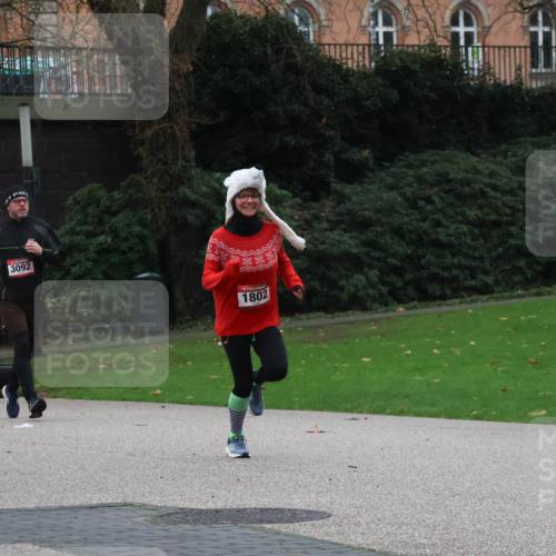 08.12.2024 - St. Pauli X-Mass-Run No. 14 Strokosch-Dieckow http://msf.ph/oto/7505272 08.12.2024 09:39:49 Laufen 3092, 1802 meine-sportfotos.de