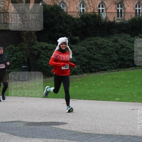 08.12.2024 - St. Pauli X-Mass-Run No. 14 Strokosch-Dieckow http://msf.ph/oto/7505276 08.12.2024 09:39:50 Laufen 3092, 1802 meine-sportfotos.de