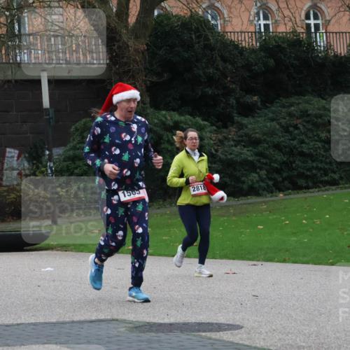 08.12.2024 - St. Pauli X-Mass-Run No. 14 Strokosch-Dieckow http://msf.ph/oto/7505324 08.12.2024 09:39:59 Laufen 1503, 2818 meine-sportfotos.de